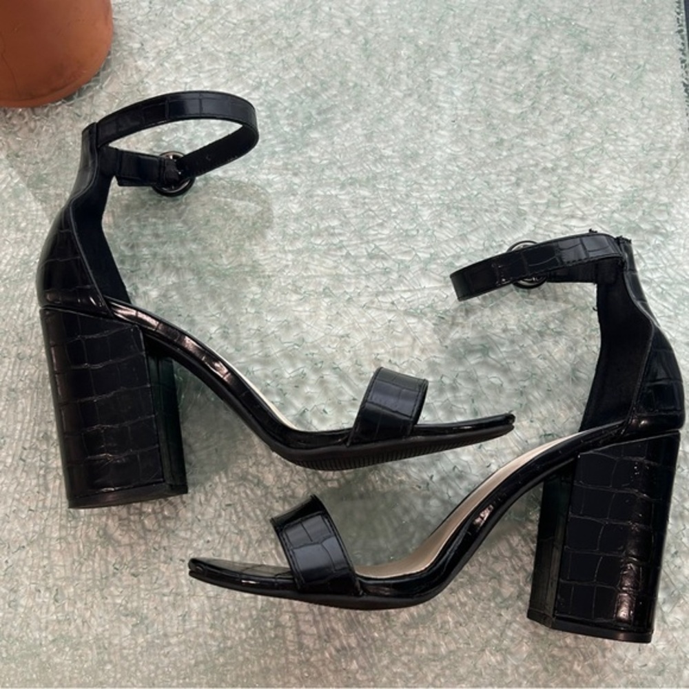 QUPID Women’s Black Croc Embossed Block Heel Open Toe Shoe, Size 9